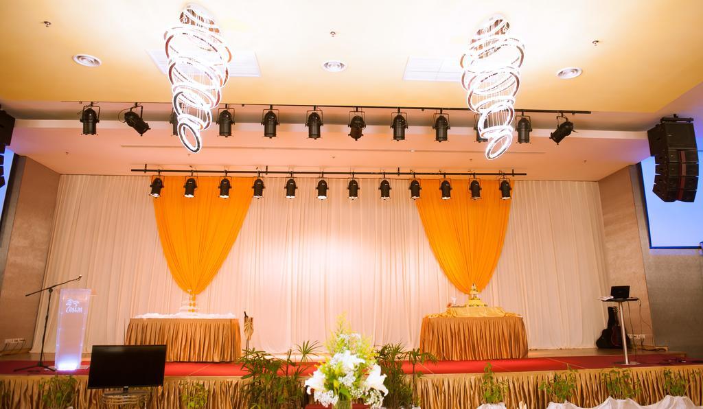 Palm Seremban Hotel Екстер'єр фото